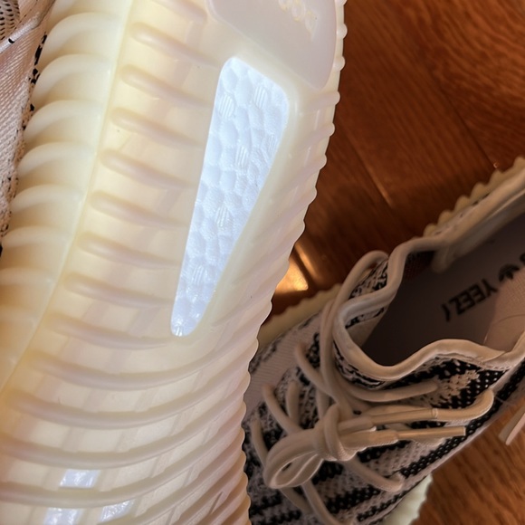 Yeezy Boost V2 Zebra - Picture 2 of 4